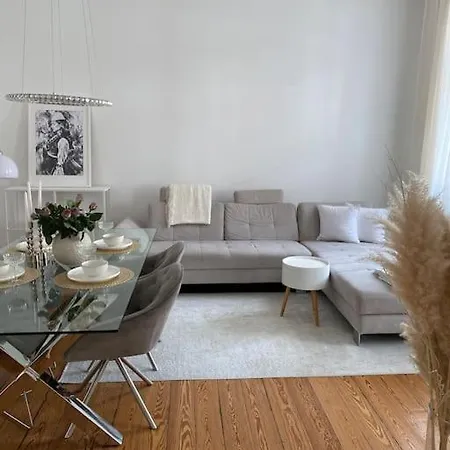 Altbau-oase Der Eleganz: Stadtnaher Komfort Pur Apartmán