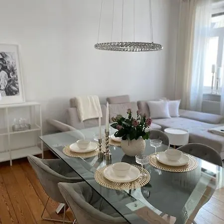 Altbau-oase Der Eleganz: Stadtnaher Komfort Pur Apartment *