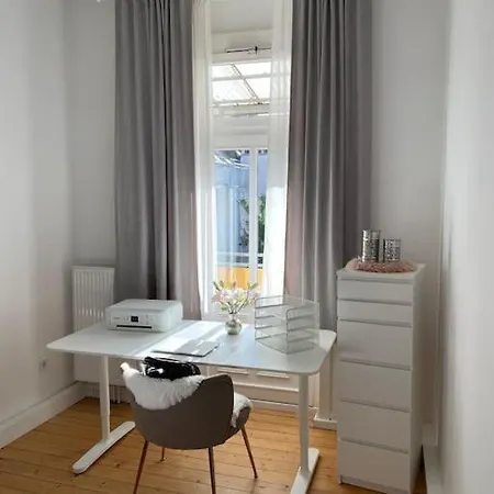 Altbau-oase Der Eleganz: Stadtnaher Komfort Pur *