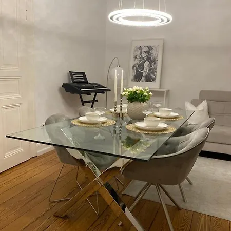 Altbau-oase Der Eleganz: Stadtnaher Komfort Pur Apartment