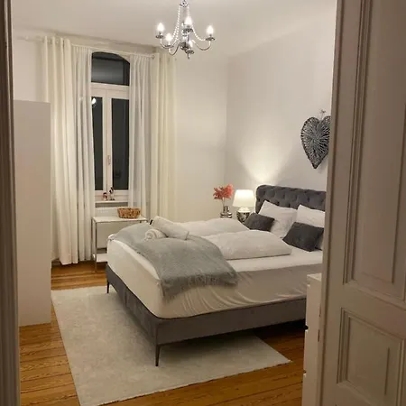 Altbau-oase Der Eleganz: Stadtnaher Komfort Pur