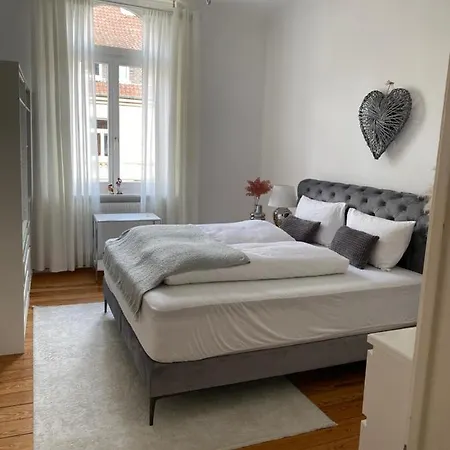 Altbau-oase Der Eleganz: Stadtnaher Komfort Pur Apartment