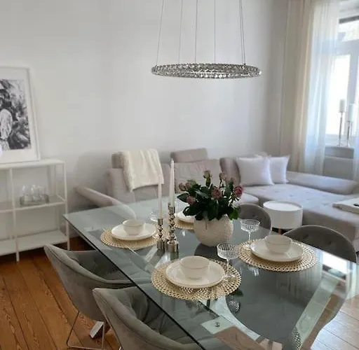 Altbau-oase Der Eleganz: Stadtnaher Komfort Pur Apartament *