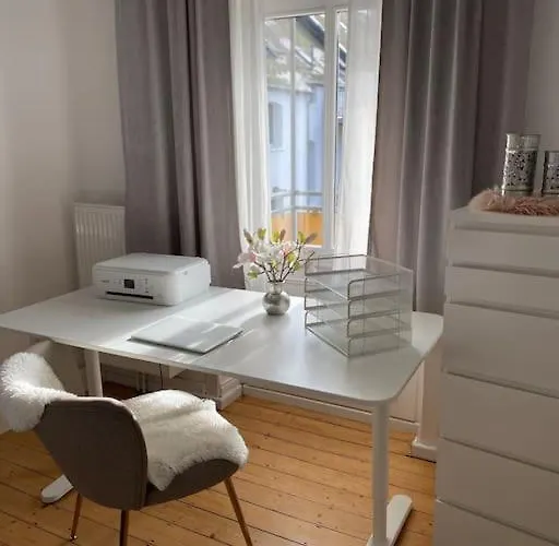 Altbau-oase Der Eleganz: Stadtnaher Komfort Pur *